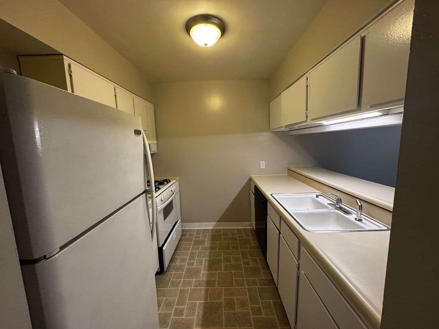 Fort Wayne Apartment: 5810 Meadows Dr.