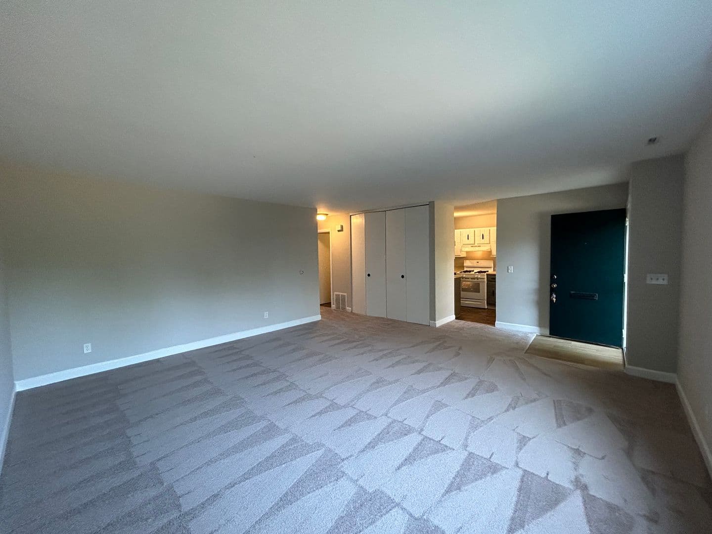 Fort Wayne Apartment: 700 Candlelite Ct