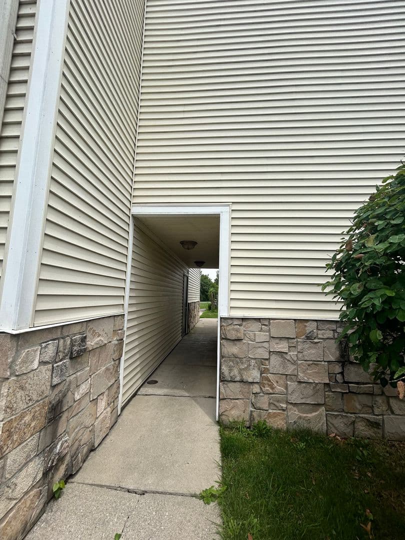 Fort Wayne Apartment: 700 Candlelite Ct