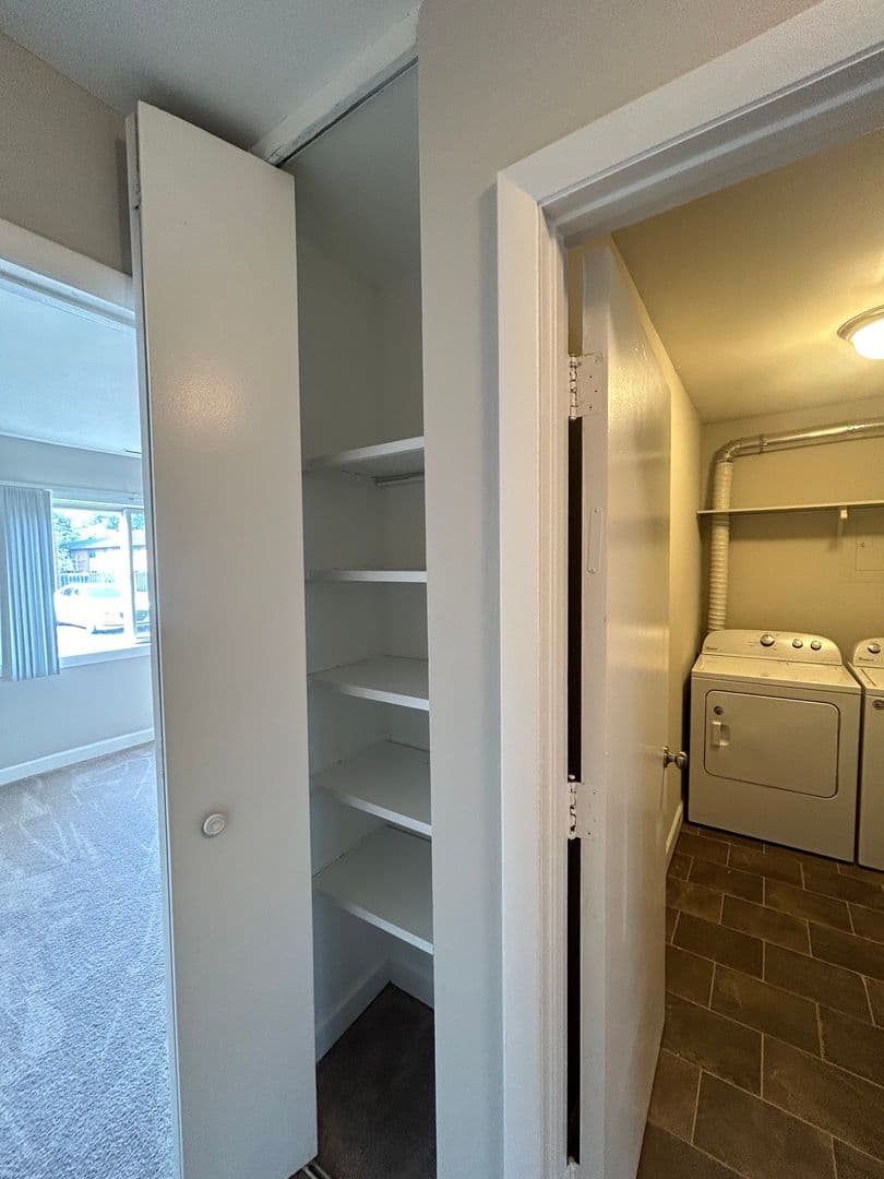 Fort Wayne Apartment: 700 Candlelite Ct