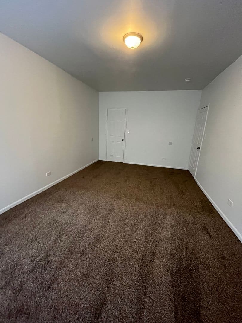 Chicago Apartment: 8100-8114 S Essex Ave