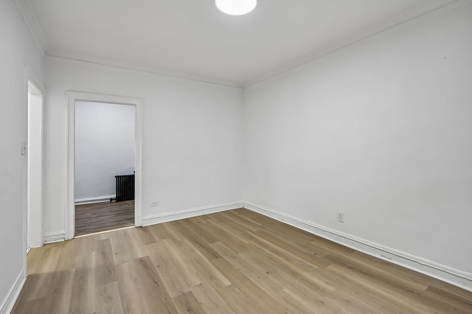 Chicago Apartment: 915 W Carmen Ave