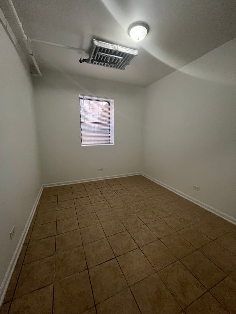 Chicago Apartment: 8100-8114 S Essex Ave