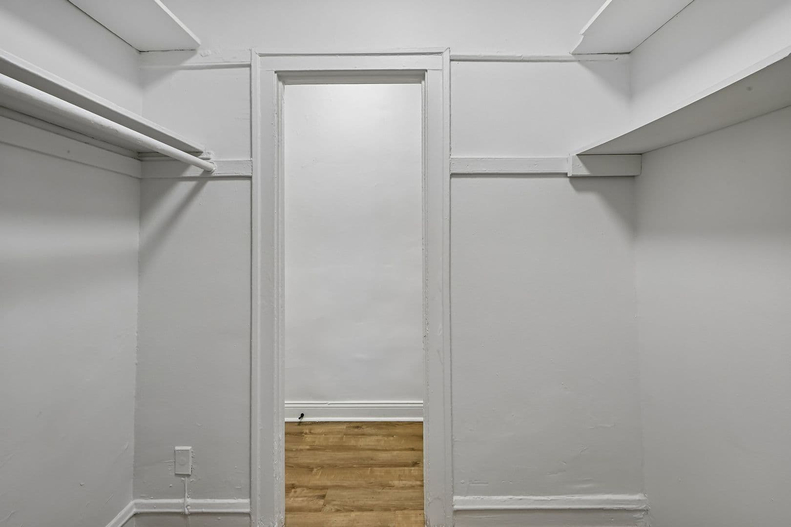 Chicago Apartment: 915 W Carmen Ave