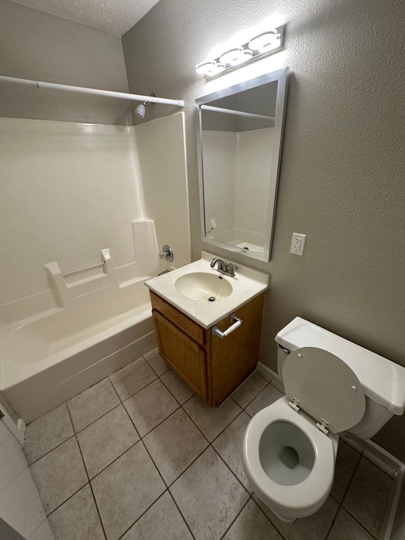 Fort Wayne Apartment: 502 Dolphin Drive