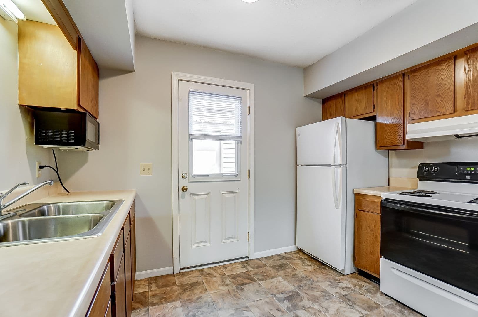 Ossian Apartment: 500 Countryside Drive