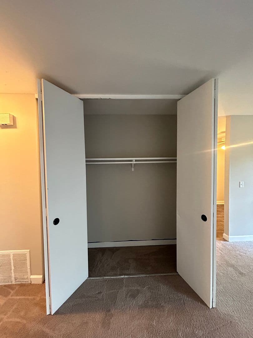 Fort Wayne Apartment: 700 Candlelite Ct