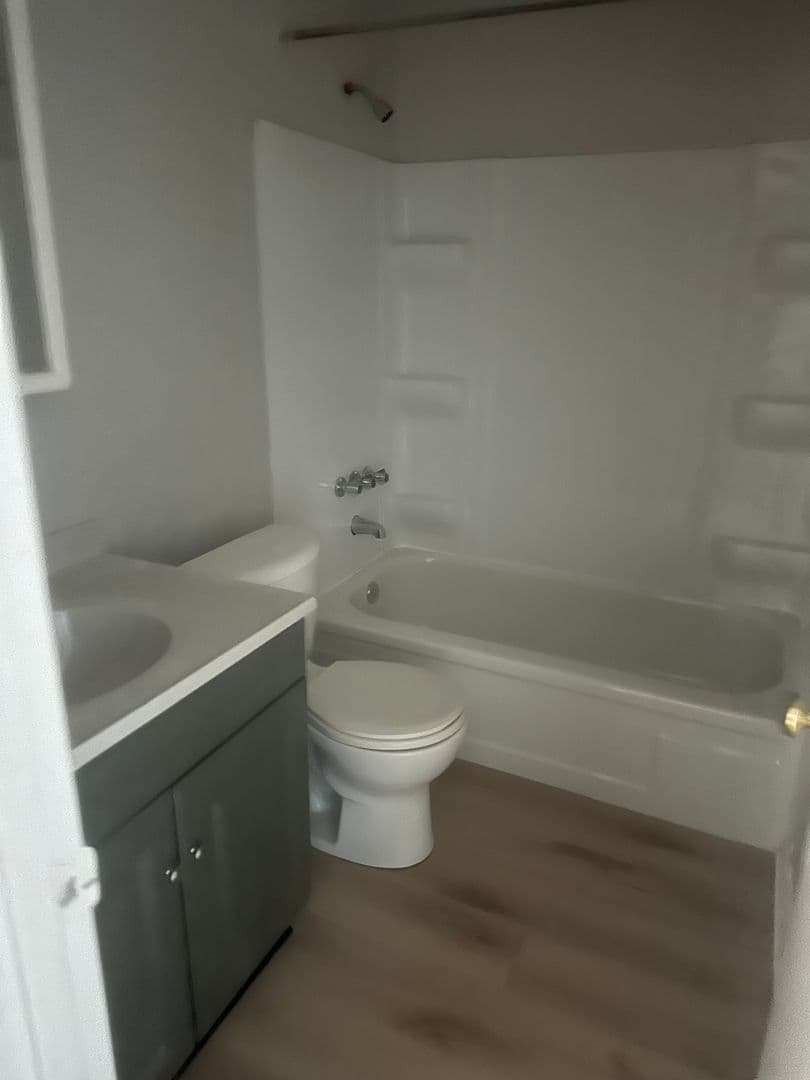 Fort Wayne Apartment: 1004 Fayette Drive