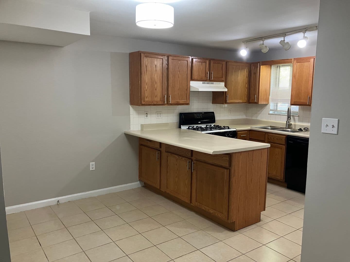 Fort Wayne Townhome: 522 Pinegrove Ln