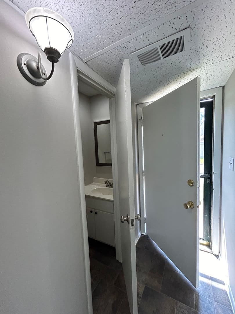 Fort Wayne Apartment: 220 E. Hoover Dr.