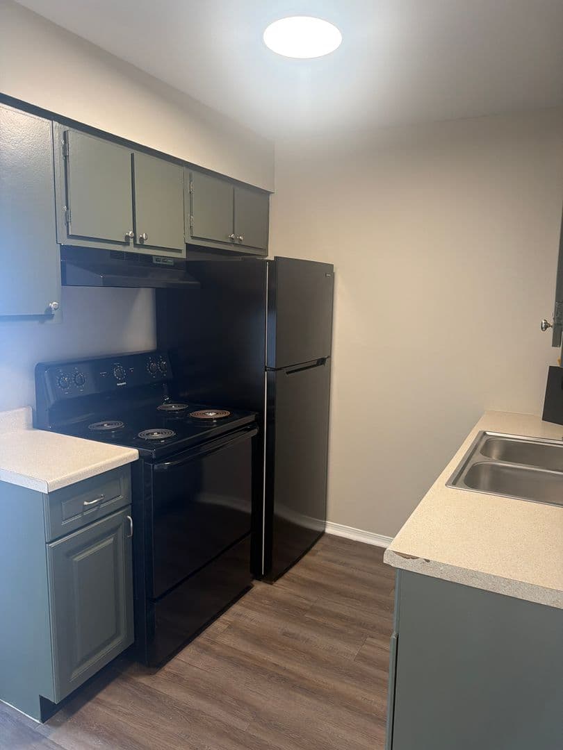 Fort Wayne Apartment: 1004 Fayette Drive
