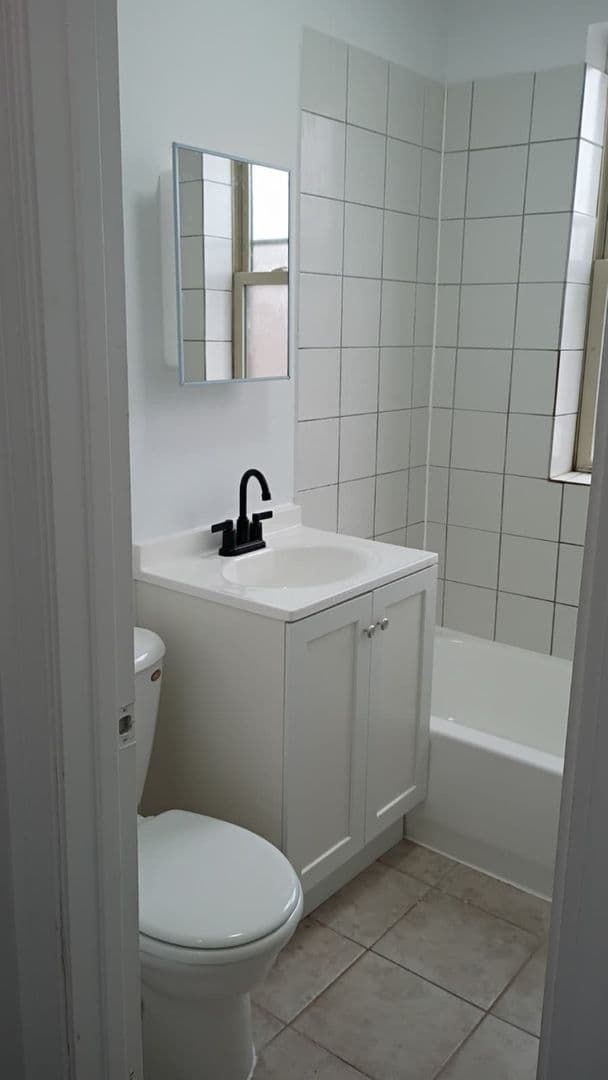 Chicago Apartment: 5948 W Superior