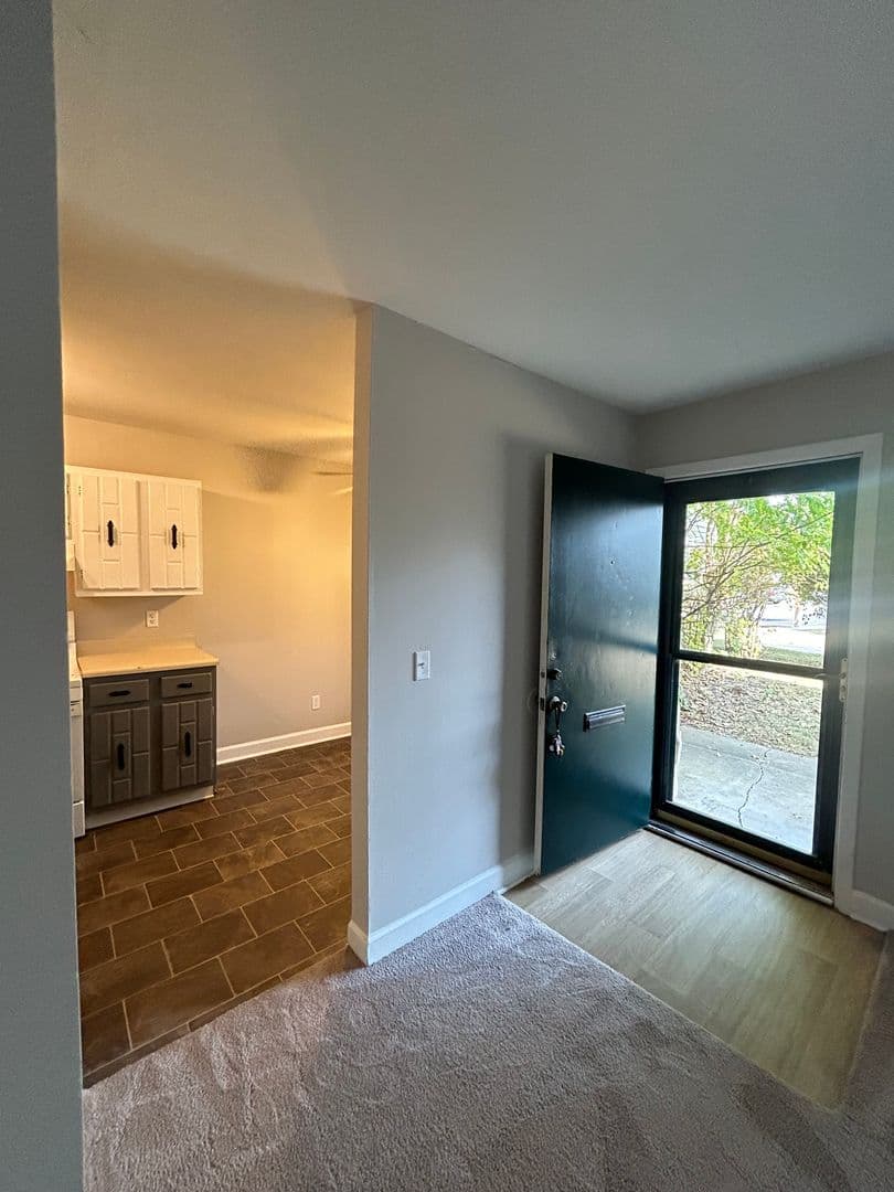 Fort Wayne Apartment: 700 Candlelite Ct