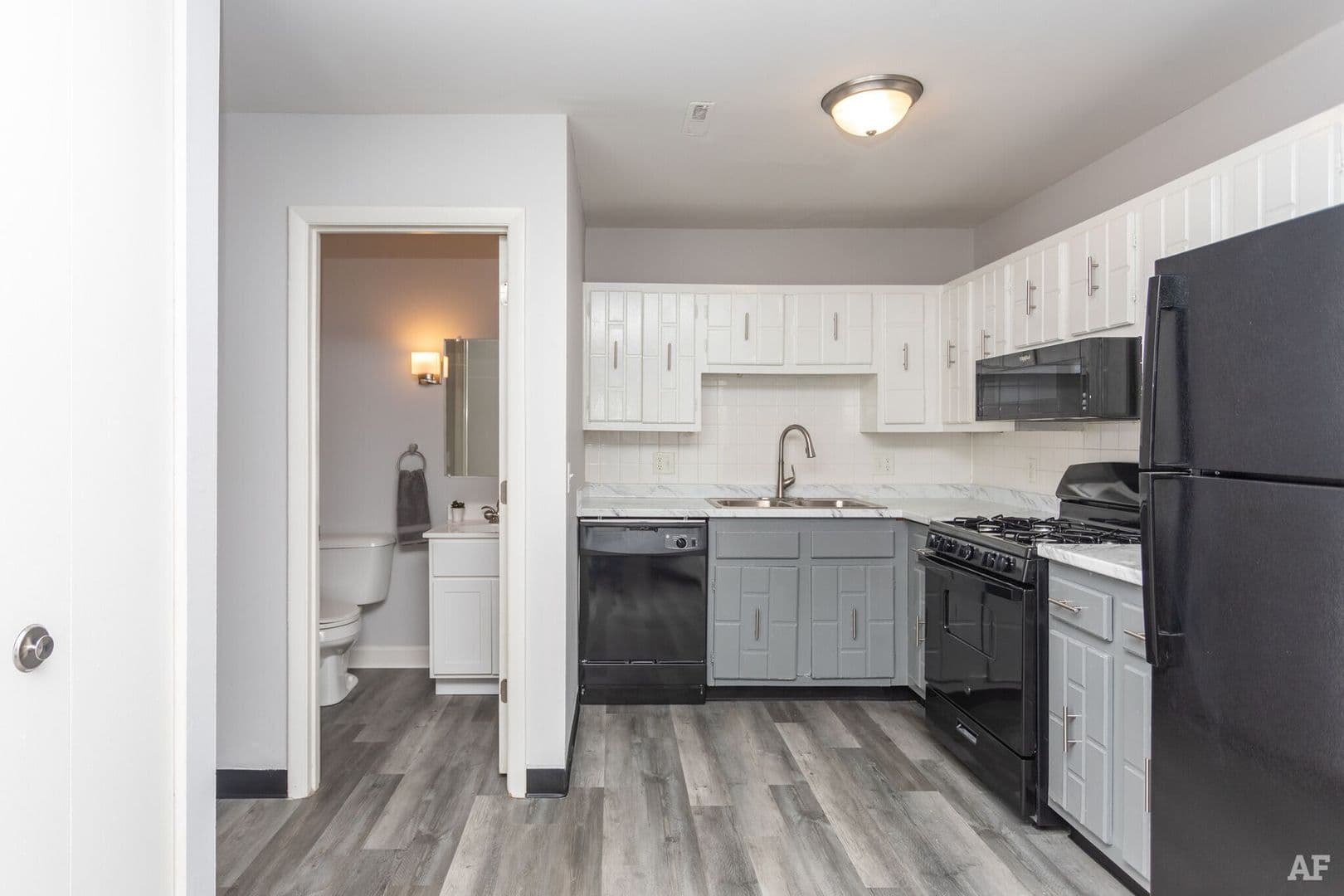 Fort Wayne Apartment: 700 Candlelite Ct