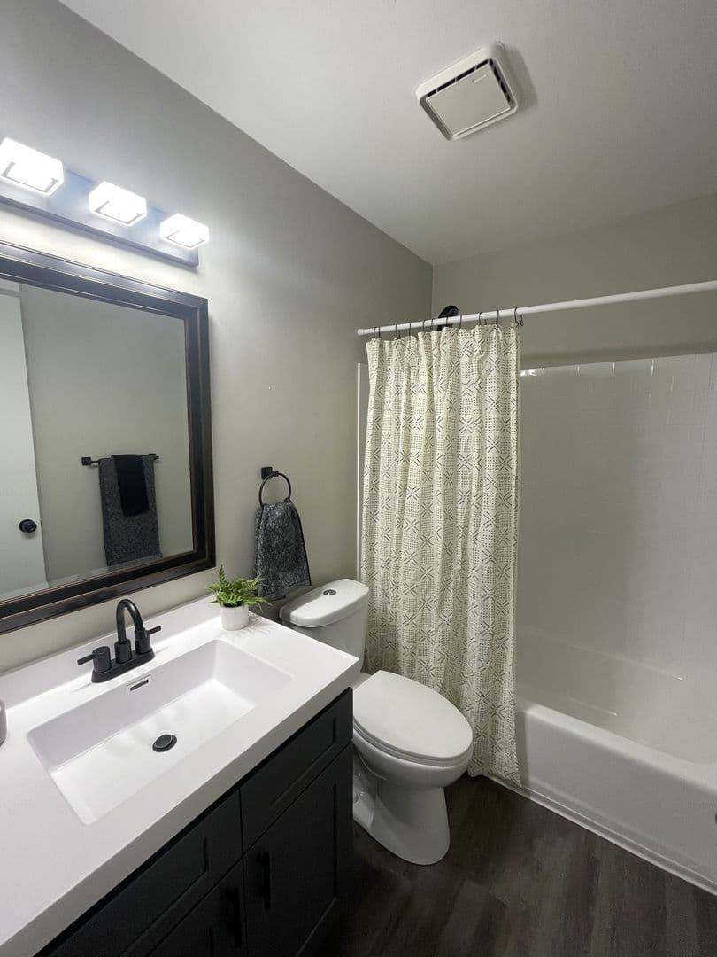 Fort Wayne Apartment: 1004 Fayette Drive