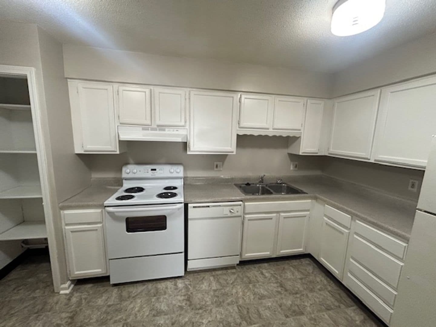 Indianapolis Apartment: 8002 Harcourt Rd