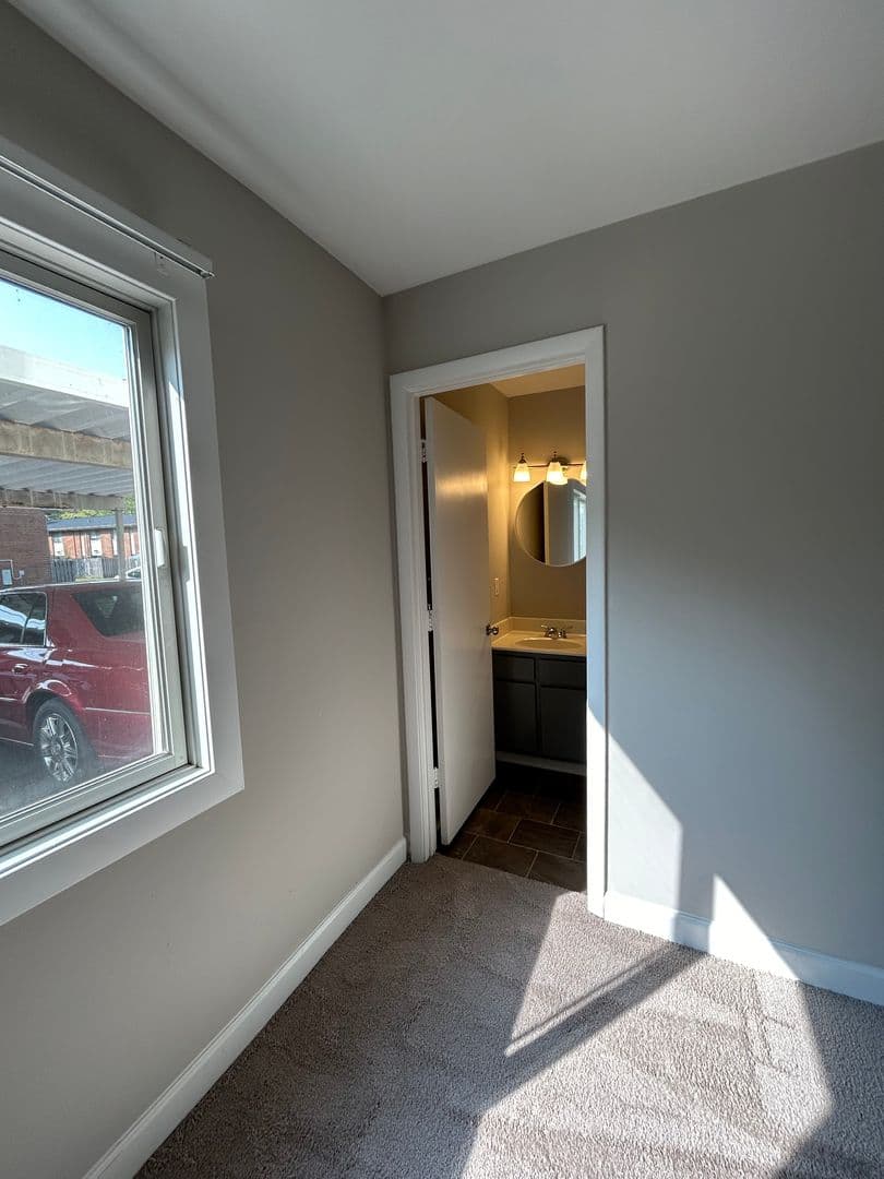 Fort Wayne Apartment: 700 Candlelite Ct