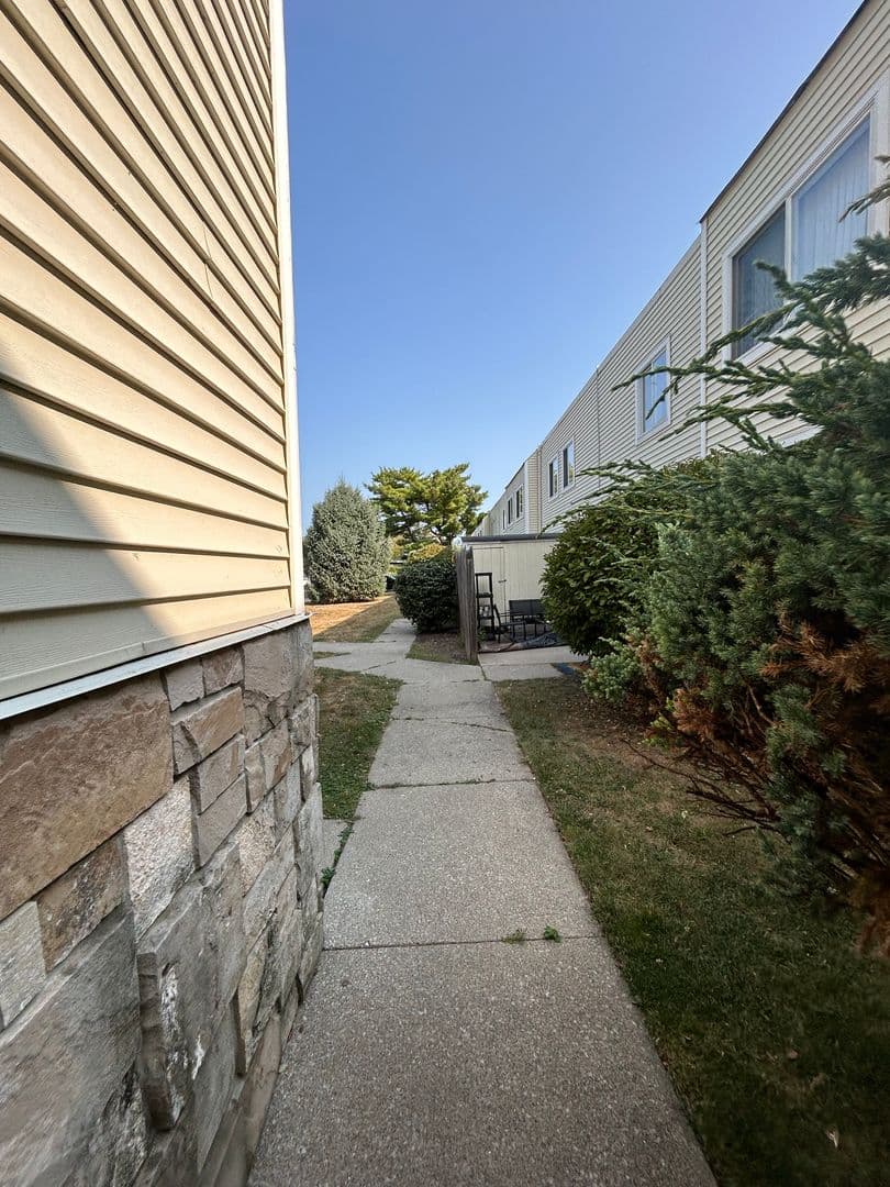 Fort Wayne Apartment: 700 Candlelite Ct