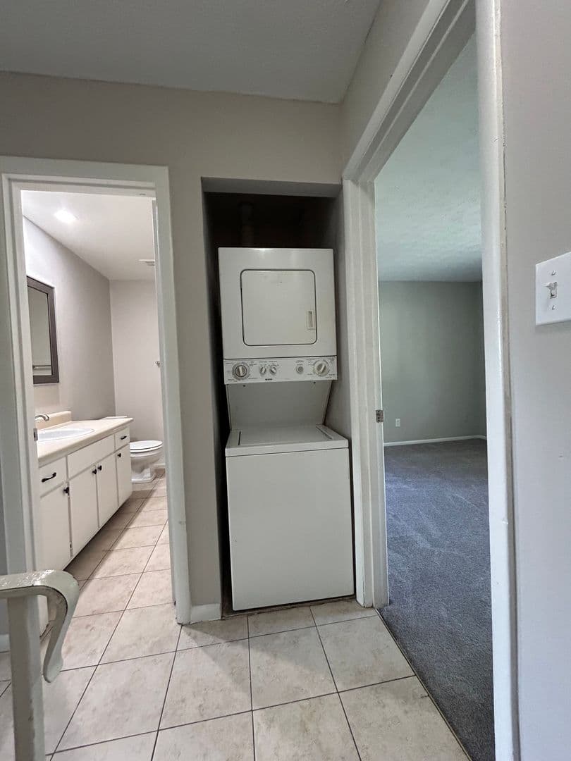 Fort Wayne Apartment: 220 E. Hoover Dr.