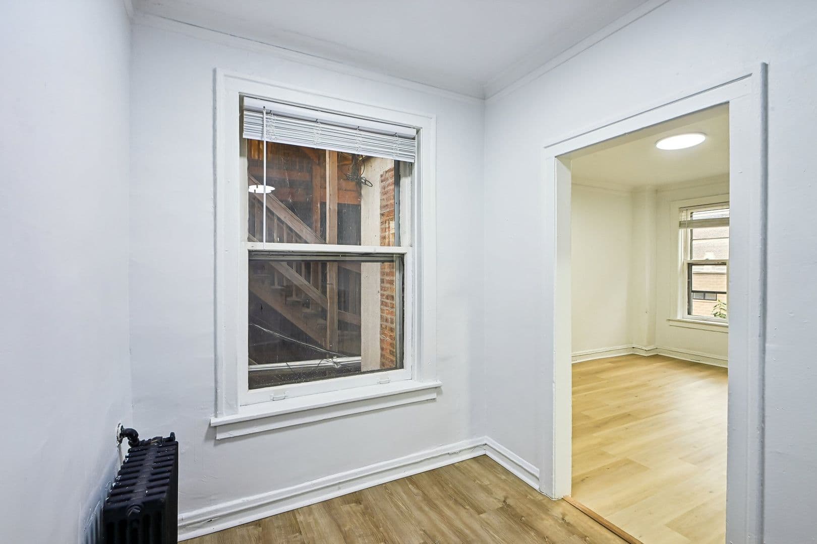 Chicago Apartment: 915 W Carmen Ave