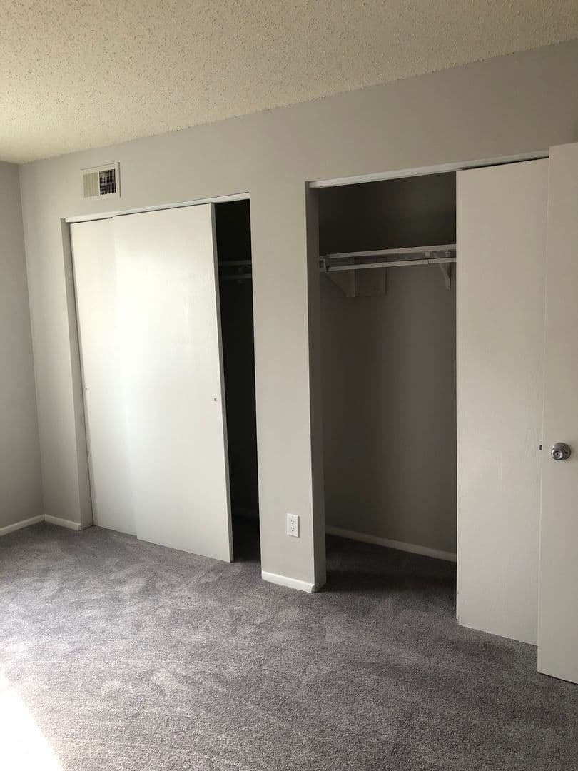 Fort Wayne Apartment: 5810 Meadows Dr.