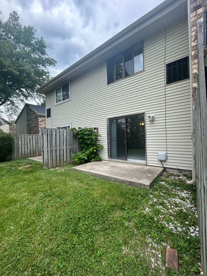 Fort Wayne Apartment: 220 E. Hoover Dr.