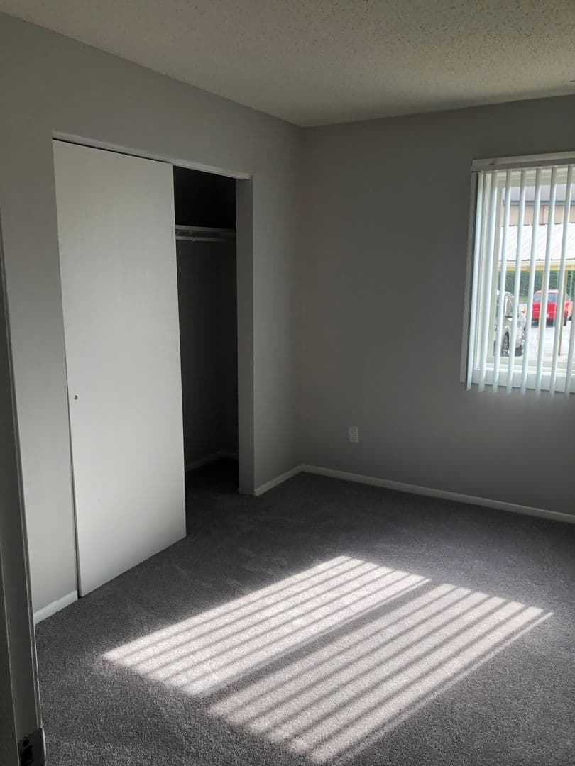 Fort Wayne Apartment: 5810 Meadows Dr.