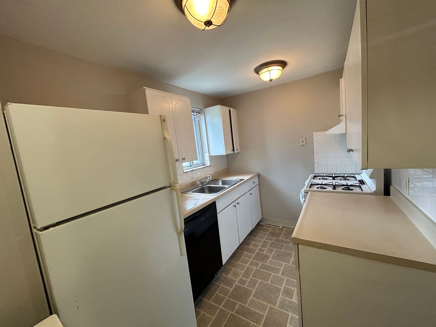 Fort Wayne Townhome: 522 Pinegrove Ln