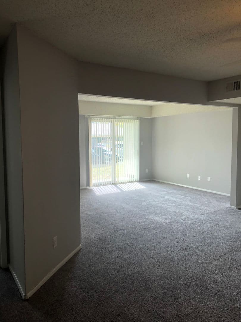 Fort Wayne Apartment: 5810 Meadows Dr.