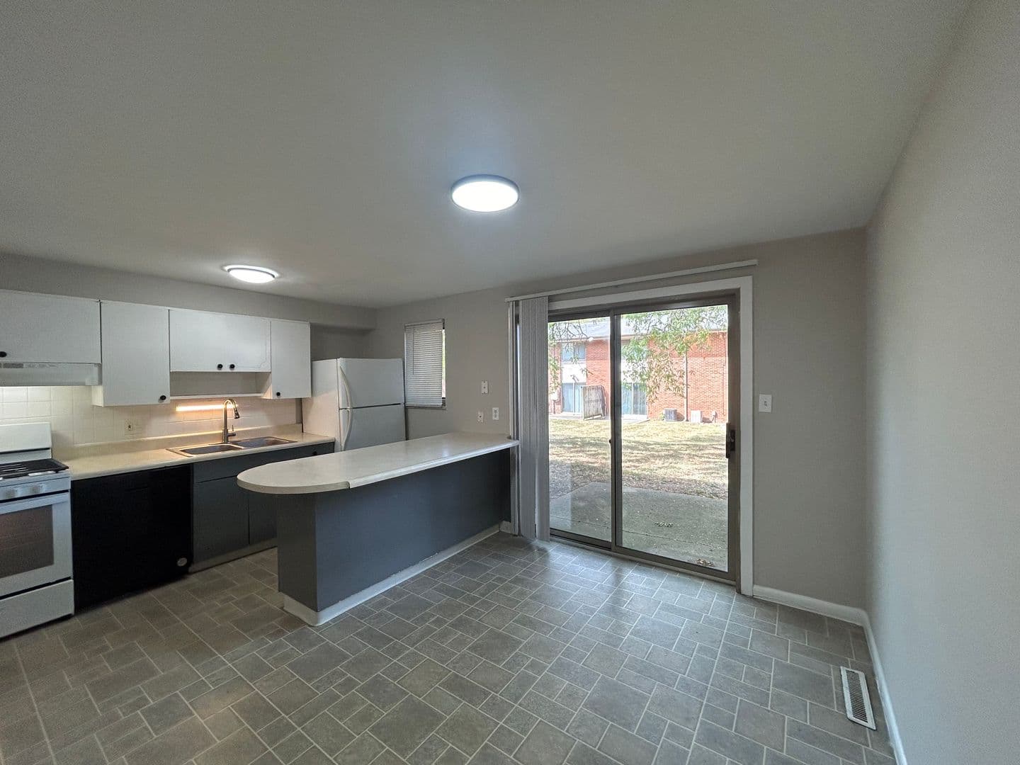 Fort Wayne Townhome: 522 Pinegrove Ln