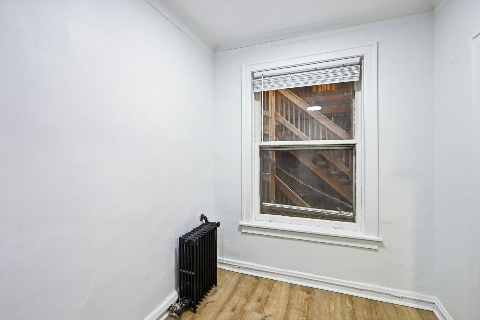 Chicago Apartment: 915 W Carmen Ave