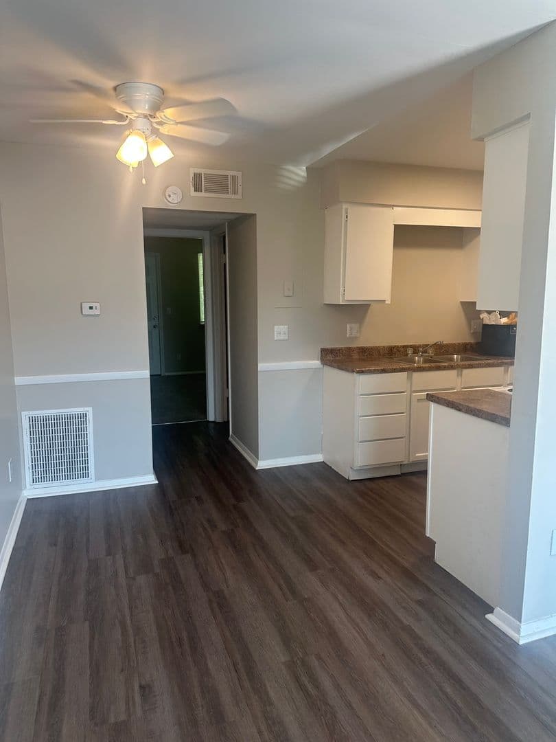 Fort Wayne Apartment: 1004 Fayette Drive
