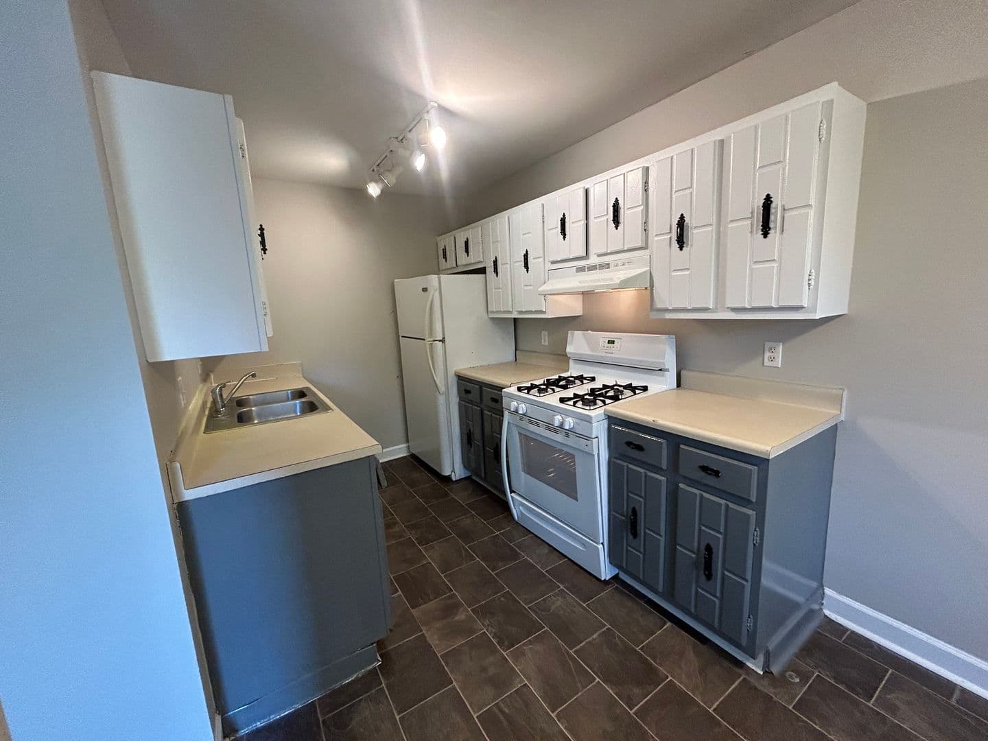 Fort Wayne Apartment: 700 Candlelite Ct