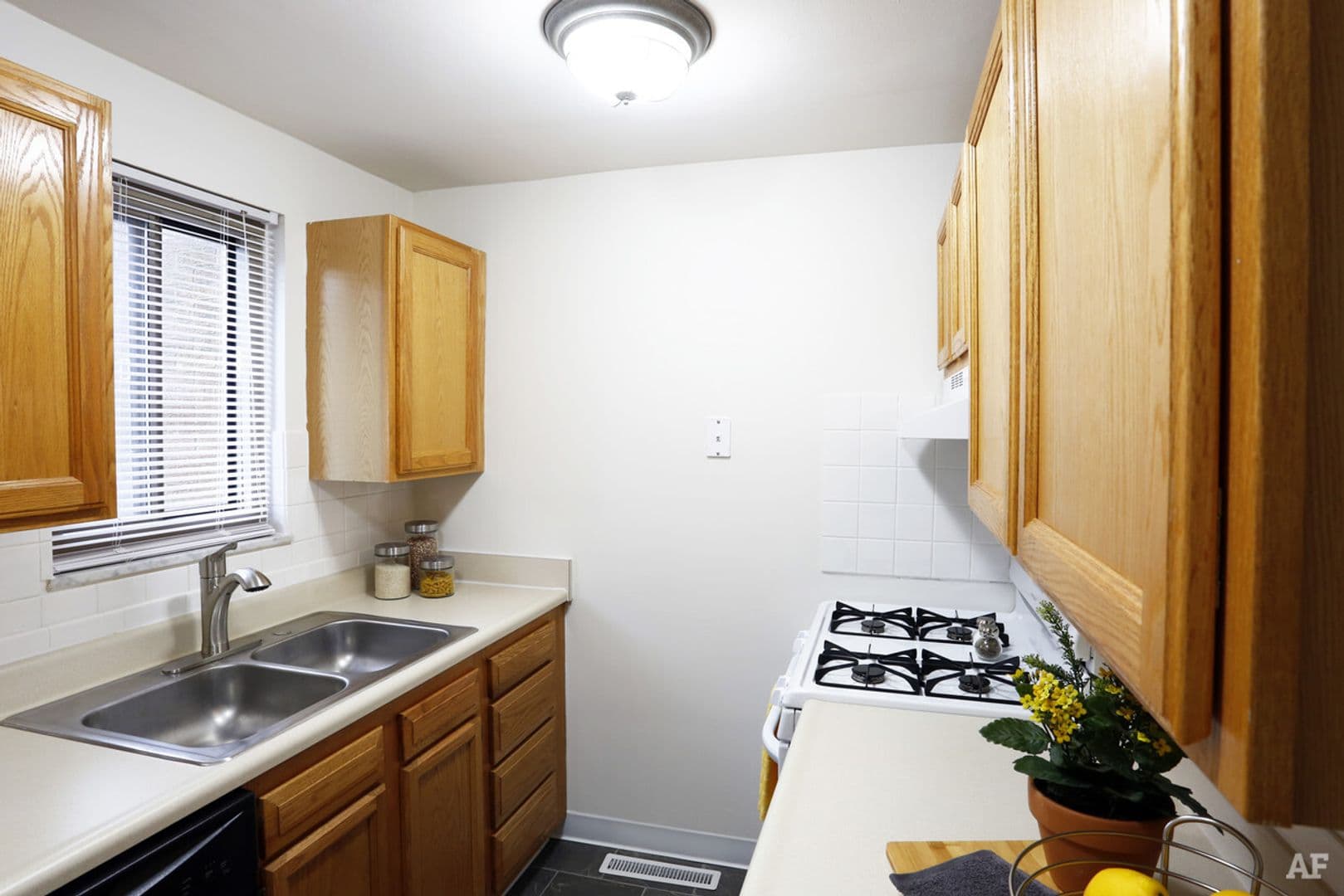Fort Wayne Townhome: 522 Pinegrove Ln