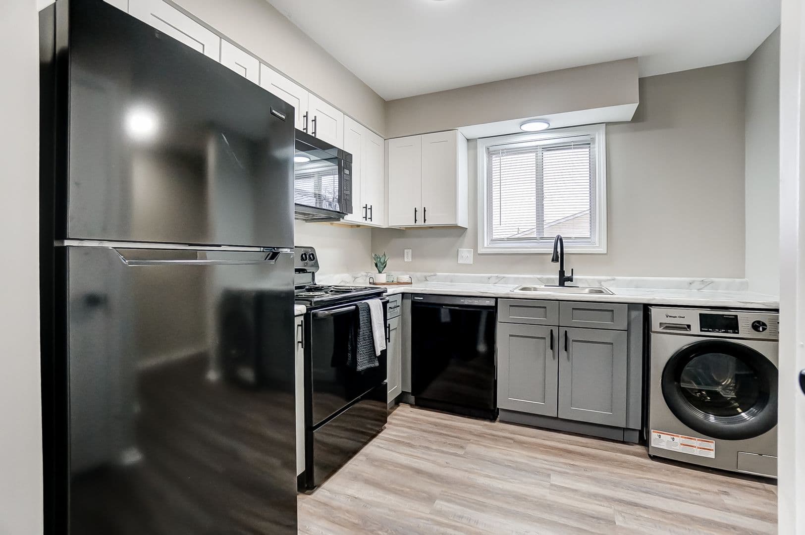 Fort Wayne Apartment: 1004 Fayette Drive