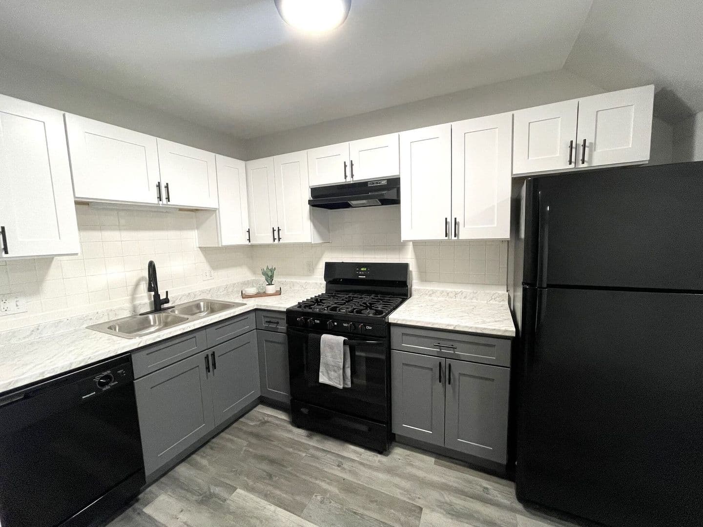 Fort Wayne Apartment: 700 Candlelite Ct