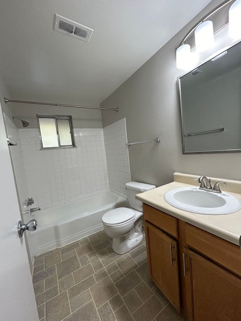 Fort Wayne Townhome: 522 Pinegrove Ln