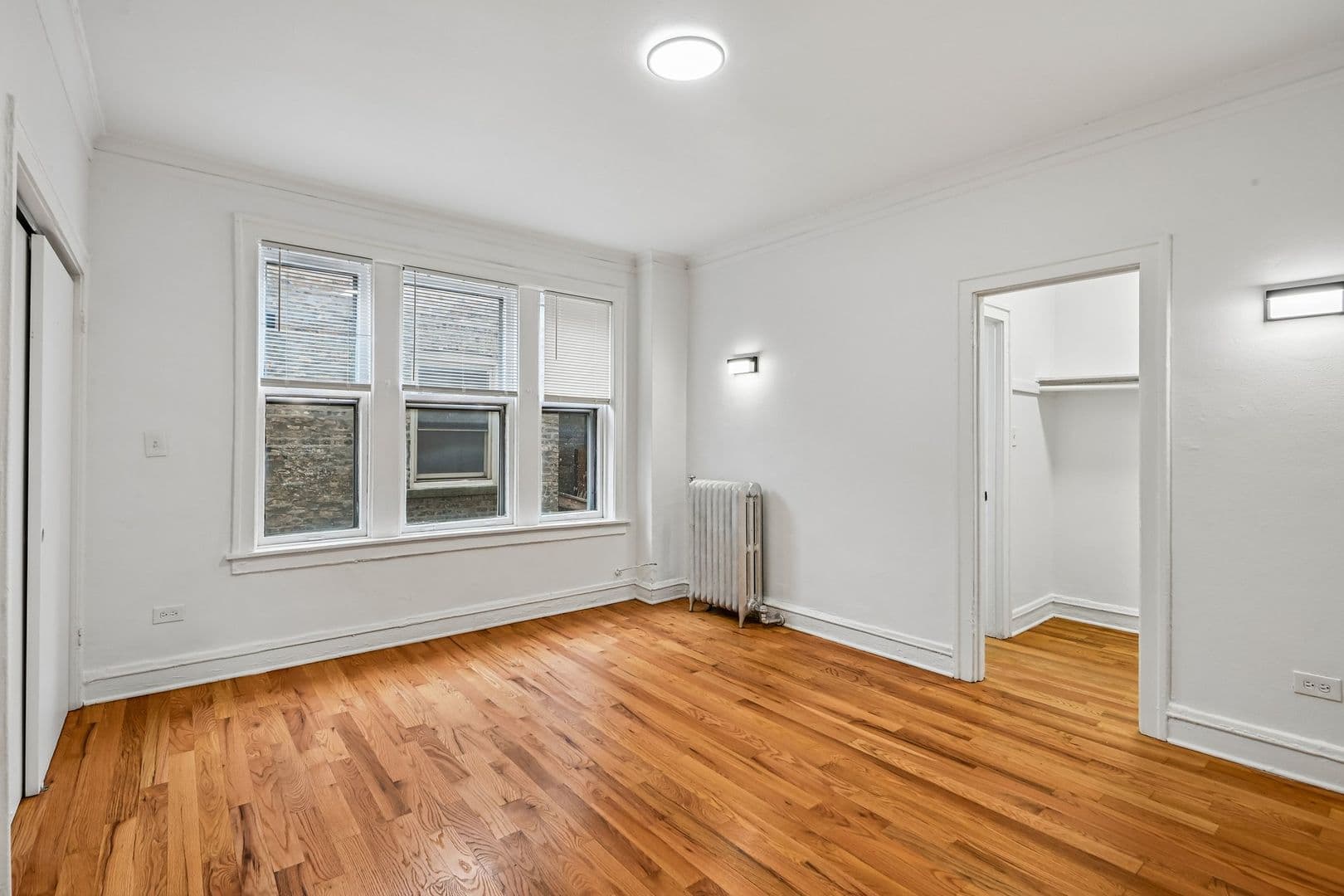 Chicago Apartment: 915 W Carmen Ave