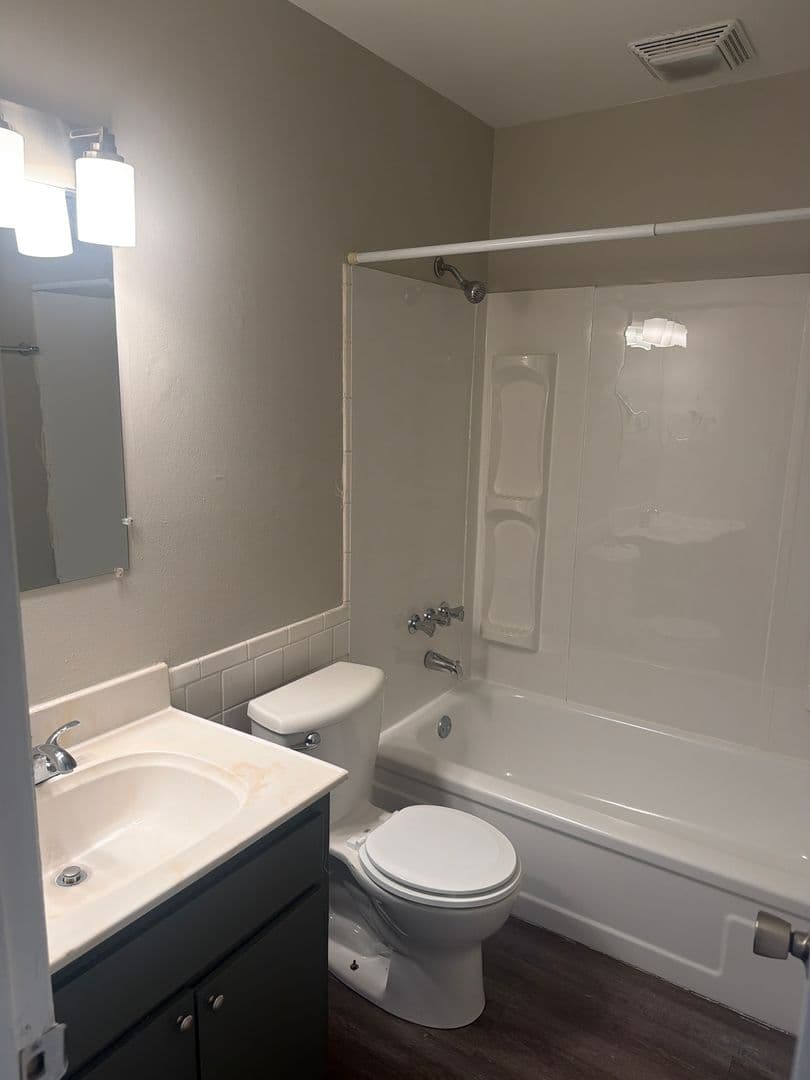 Fort Wayne Apartment: 1004 Fayette Drive