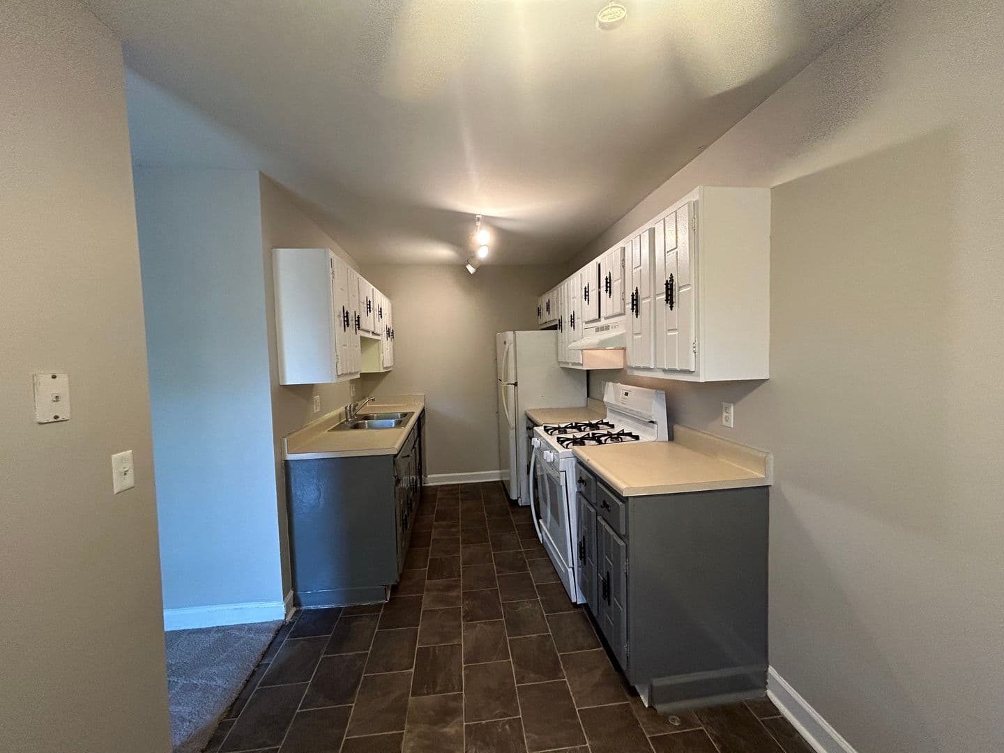 Fort Wayne Apartment: 700 Candlelite Ct