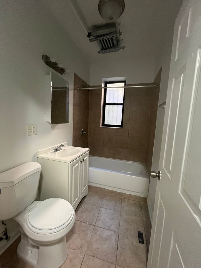Chicago Apartment: 8100-8114 S Essex Ave