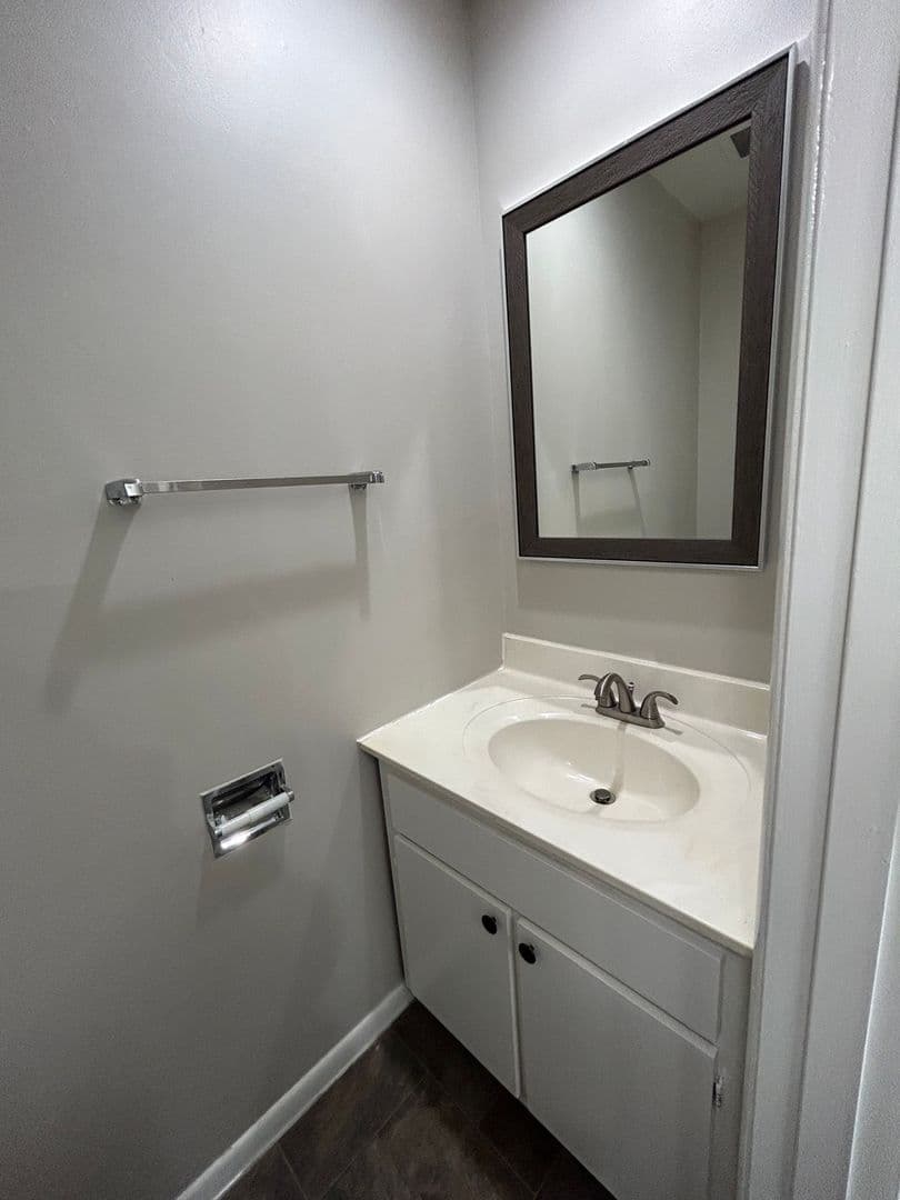 Fort Wayne Apartment: 220 E. Hoover Dr.