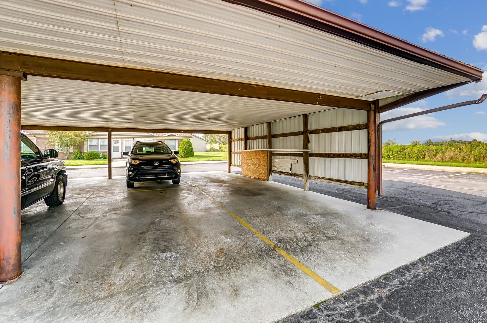 Ossian Apartment: 500 Countryside Drive