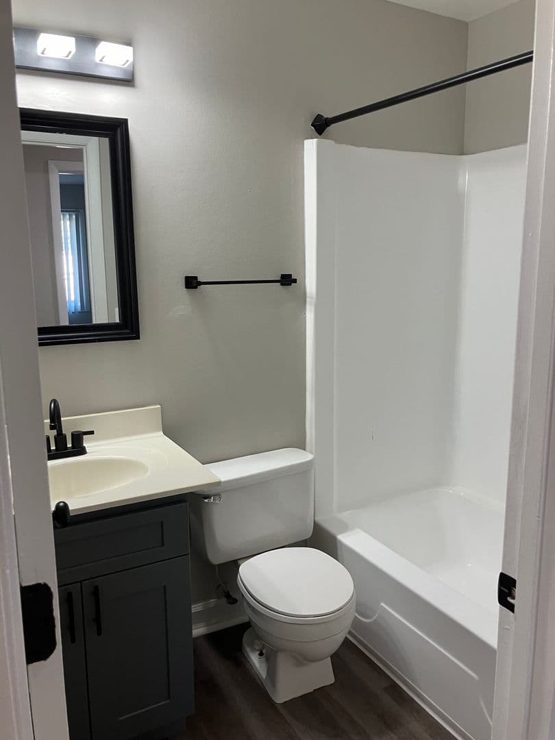 Fort Wayne Apartment: 700 Candlelite Ct