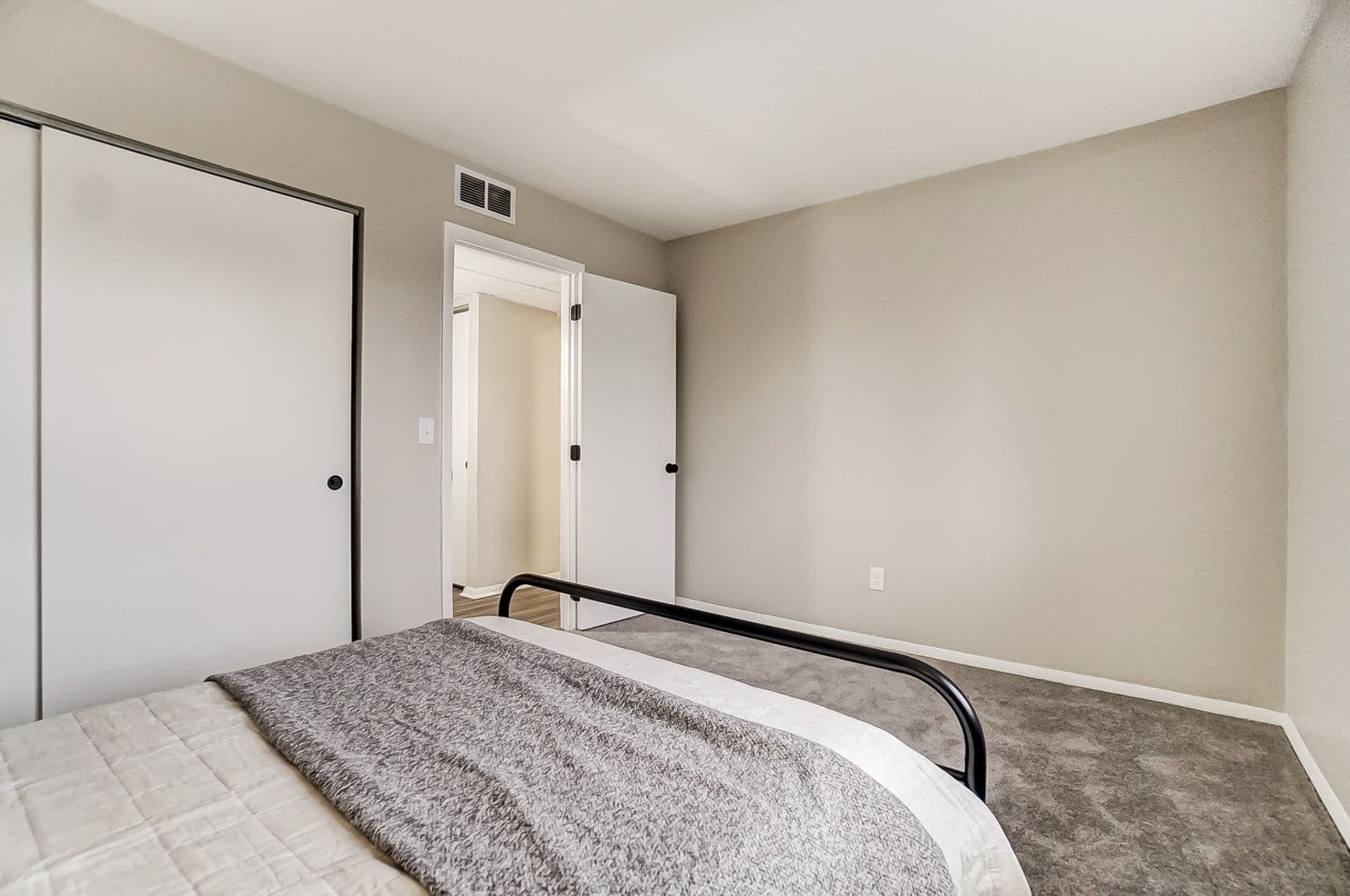 Fort Wayne Apartment: 1004 Fayette Drive