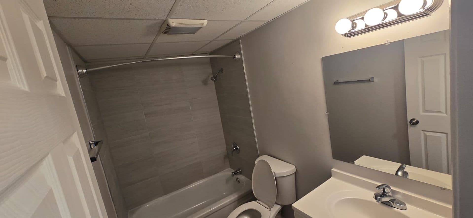 Montgomery Apartment: 800-834 Victoria Dr