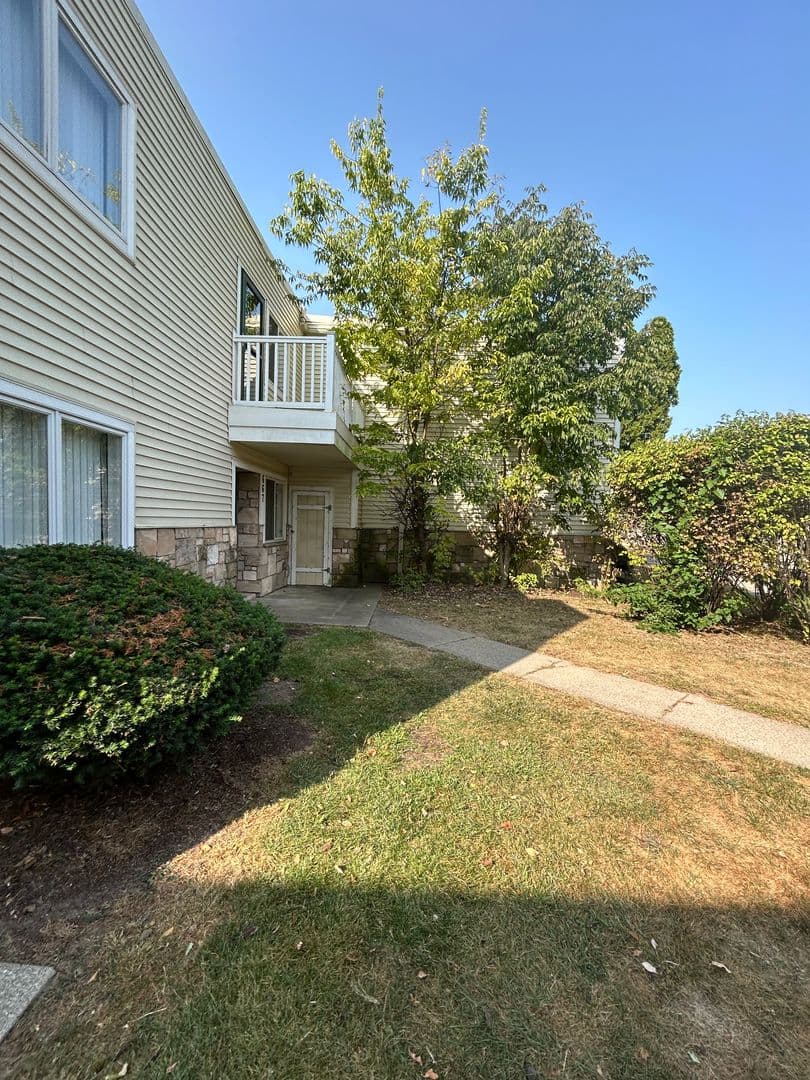 Fort Wayne Apartment: 700 Candlelite Ct