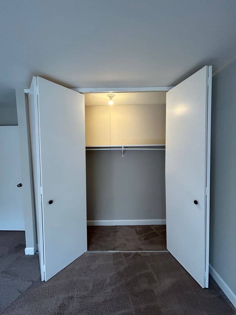 Fort Wayne Apartment: 700 Candlelite Ct