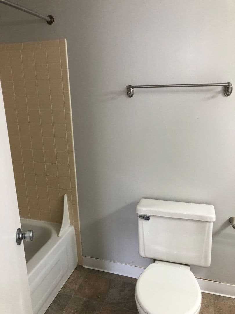 Fort Wayne Apartment: 5810 Meadows Dr.