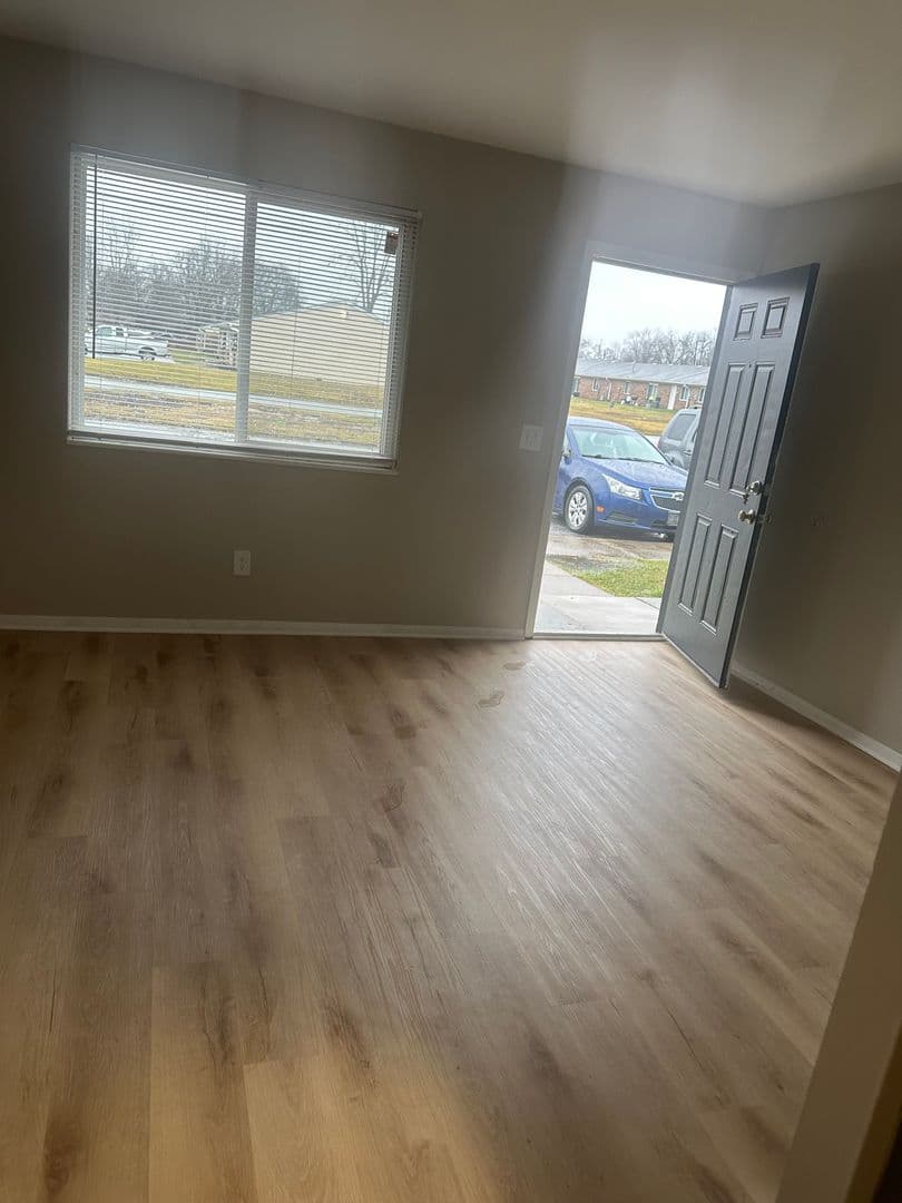 Fort Wayne Apartment: 1004 Fayette Drive